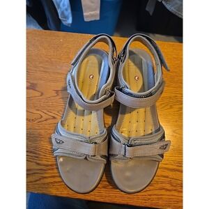 Clarks Womans Unstructured Sandal Size 8 1/2 Tan‎